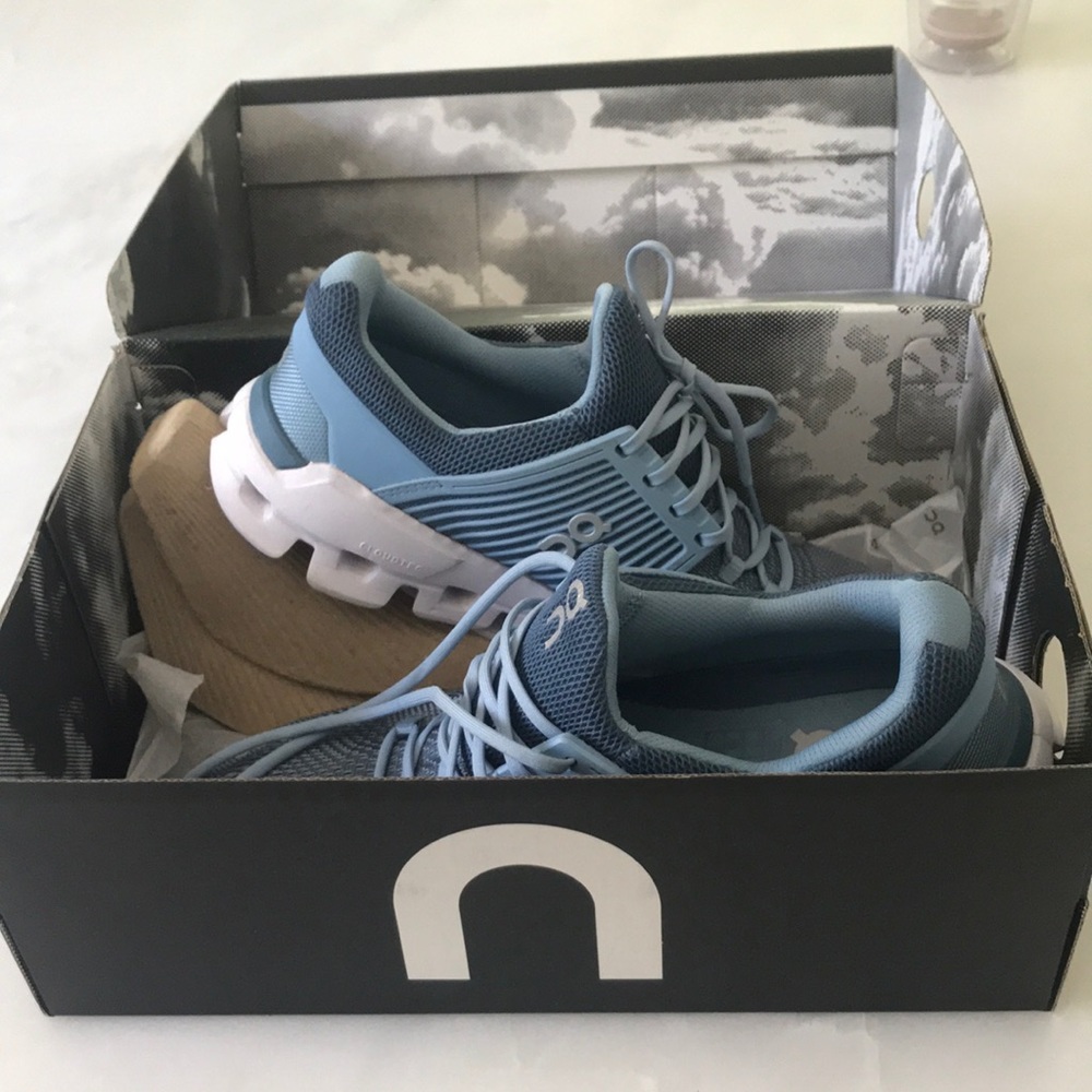 ON Cloudswift Lake/Sky 9.5 Women’s shoes